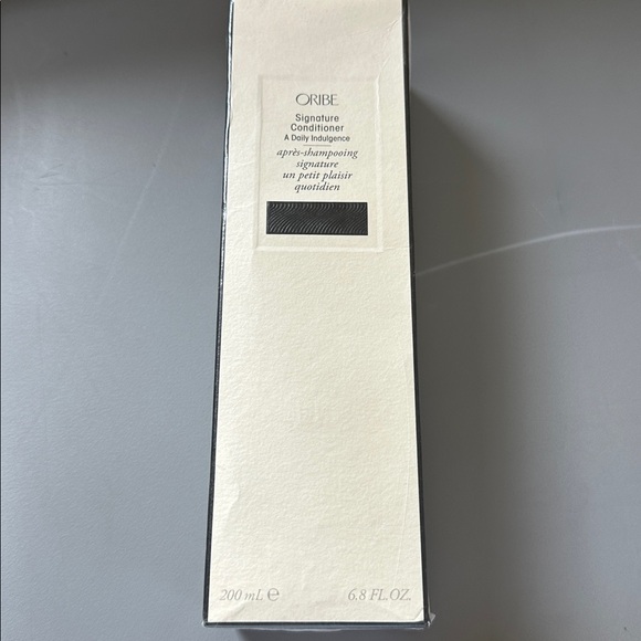 Oribe Signature Conditioner - Cream and Black - Picture 1 of 4